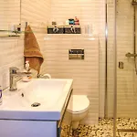 2 Bedroom Pet Friendly In *