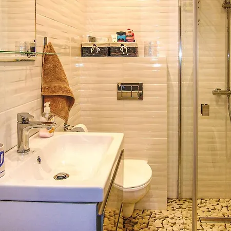 2 Bedroom Pet Friendly In *