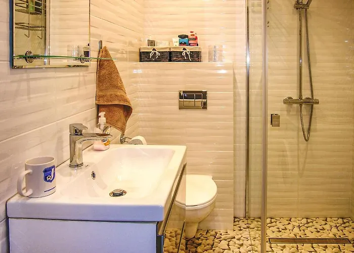 2 Bedroom Pet Friendly In *